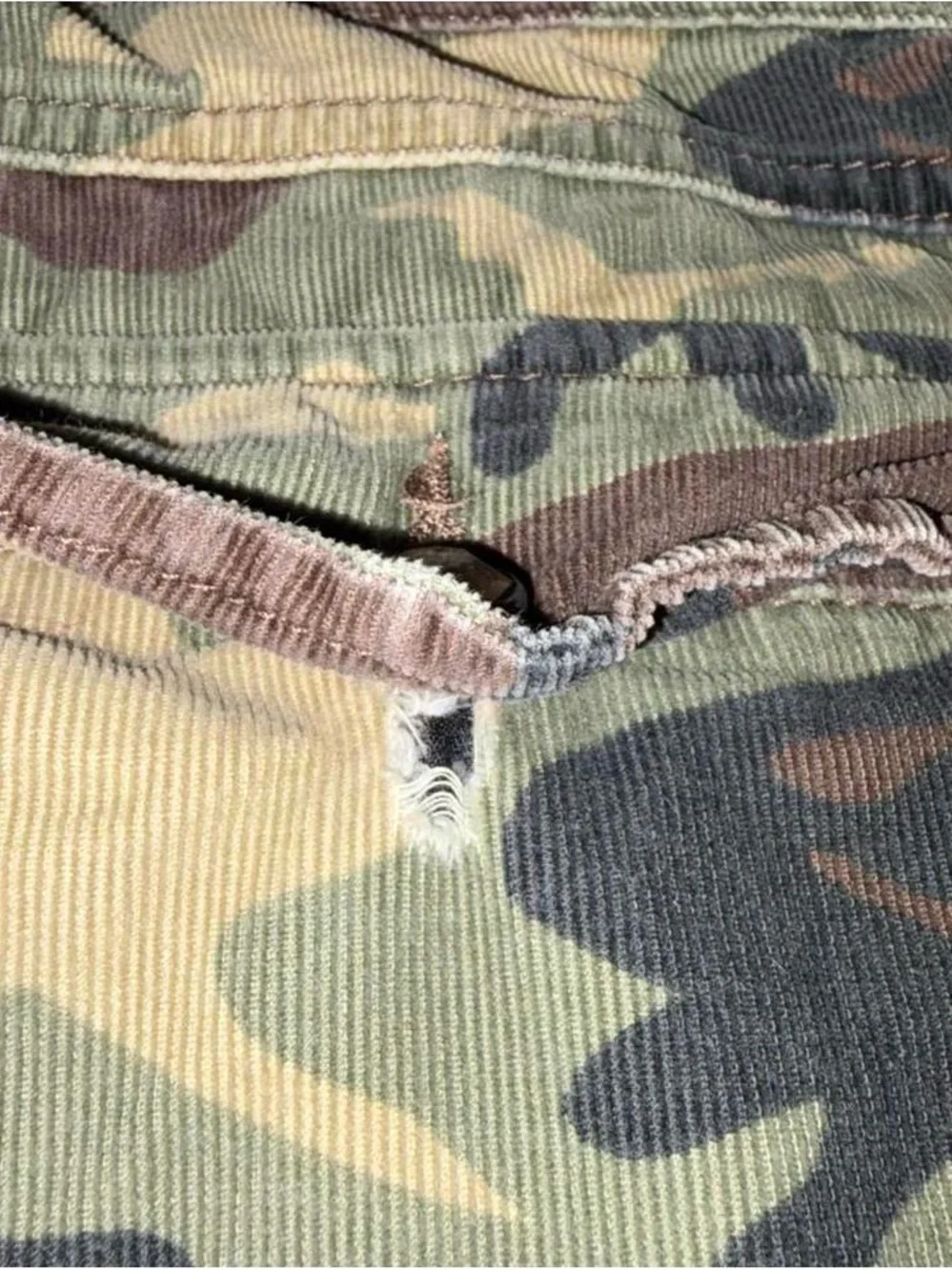 Y2K GLO Camo Cargo Pants - Picture 5 of 6